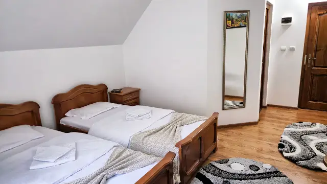 AFINIŞ cameră Cameră Triplă
