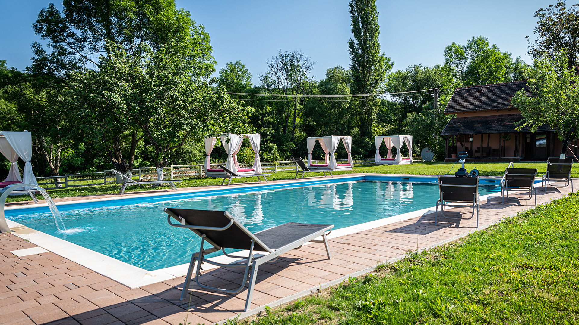 Cazare AGROVILLAGE în Labaşinţ, ARAD