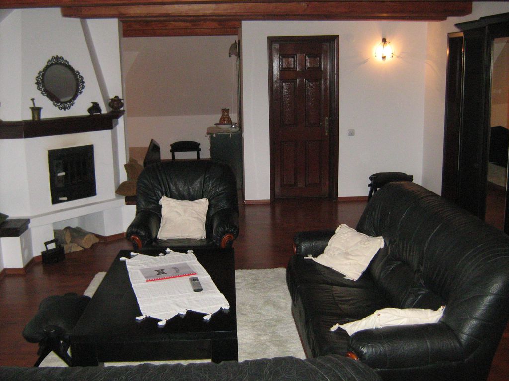 ANA MARIA exterior