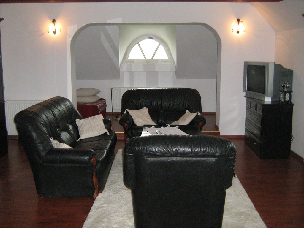 ANA MARIA exterior