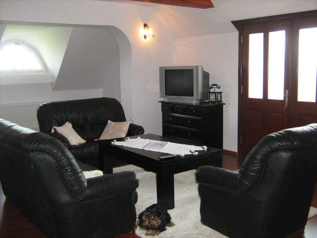 ANA MARIA exterior