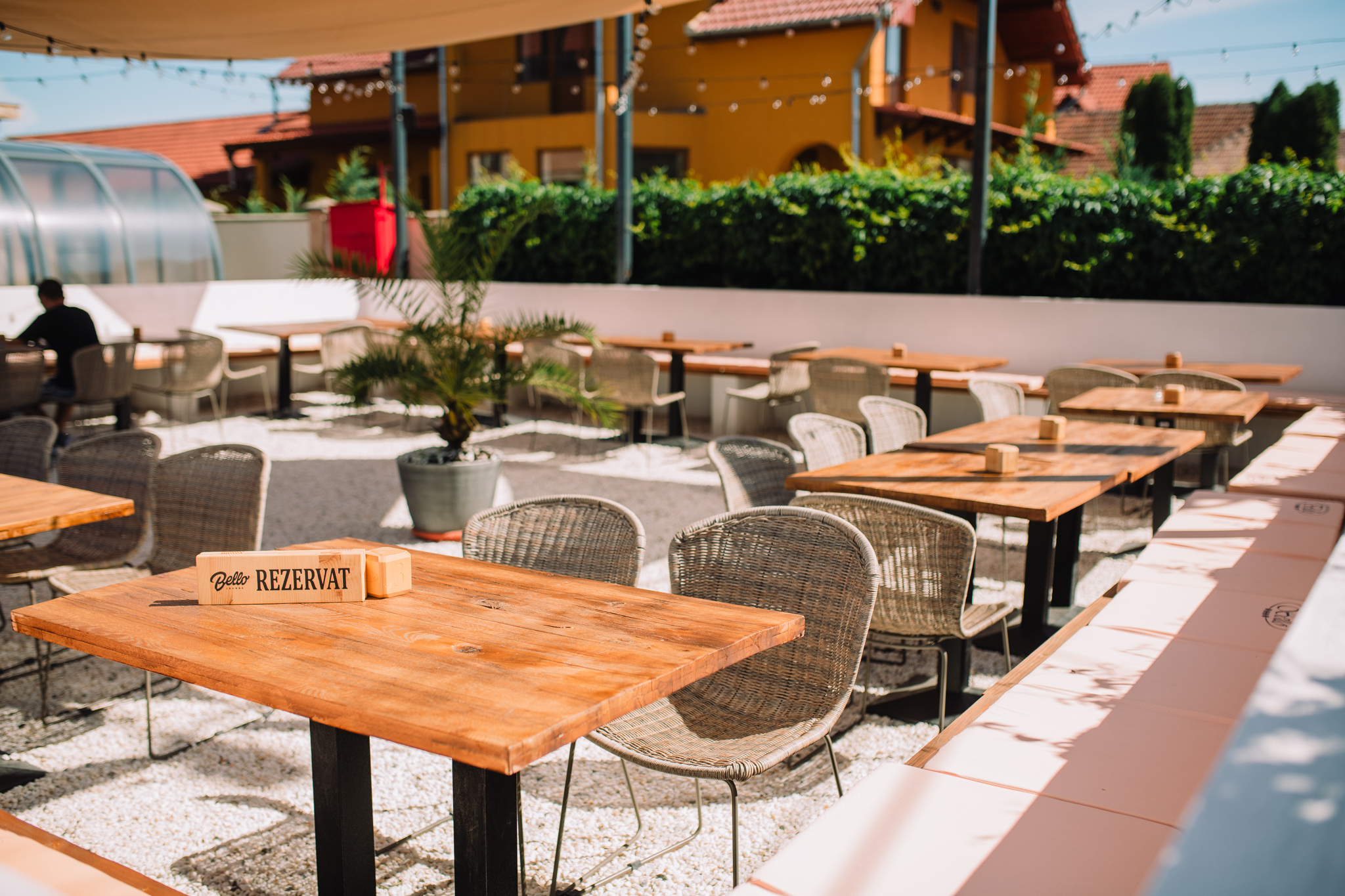 BELLO LOUNGE exterior