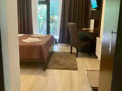 CARLOS exterior