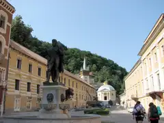 CARLOS exterior
