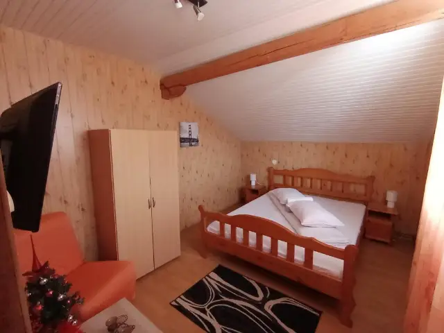 CASA CORINA ŞIRNEA cameră APARTAMENT
