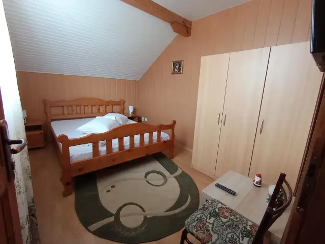 CASA CORINA ŞIRNEA cameră APARTAMENT