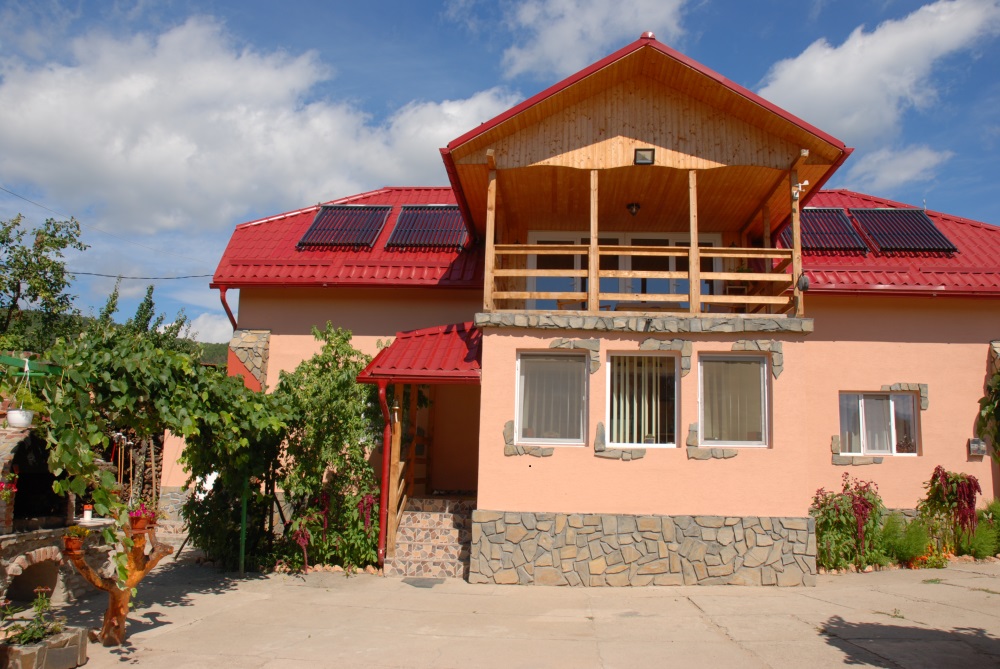 Cazare CASA CRISS în Densuş, HUNEDOARA