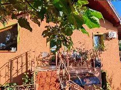 CASA DE SUB MĂGURĂ exterior
