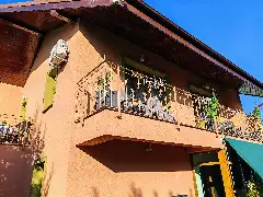 CASA DE SUB MĂGURĂ exterior