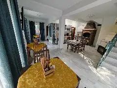 CASA DE SUB MĂGURĂ facilități