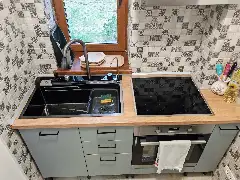 CASA DE SUB MĂGURĂ facilități