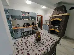CASA DE SUB MĂGURĂ facilități