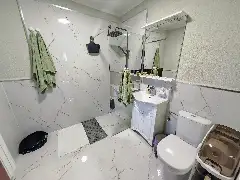 CASA DE SUB MĂGURĂ interior