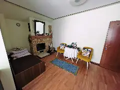CASA DE SUB MĂGURĂ interior
