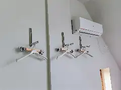 CASA DE SUB MĂGURĂ interior