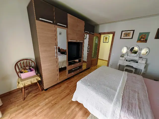 CASA DE SUB MĂGURĂ cameră Apartament 2 camere cladirea A