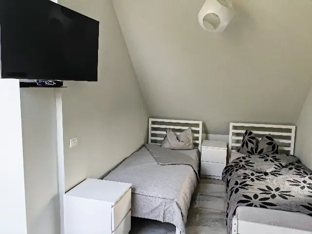 CASA DE SUB MĂGURĂ cameră Cameră cvadruplă cladire B