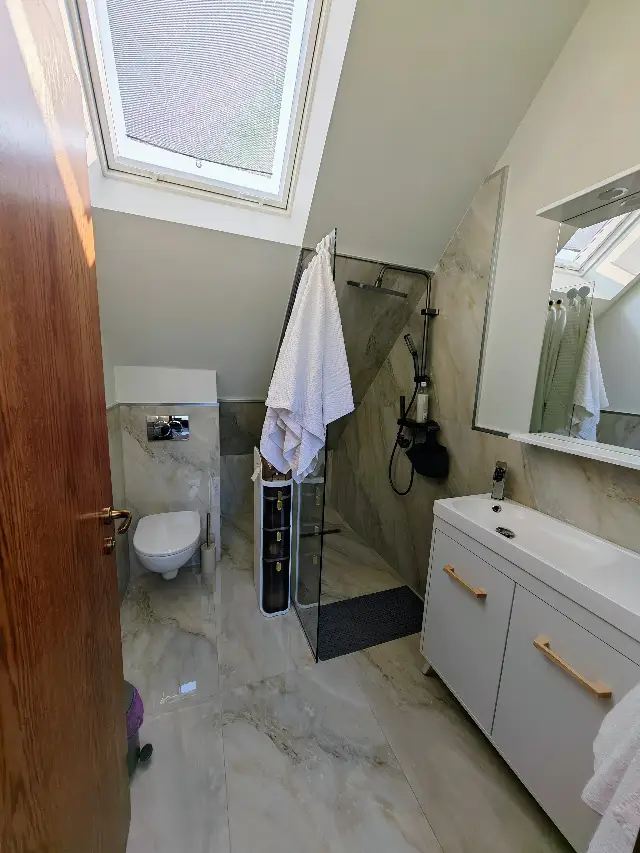 CASA DE SUB MĂGURĂ cameră Cameră cvadruplă cladire B