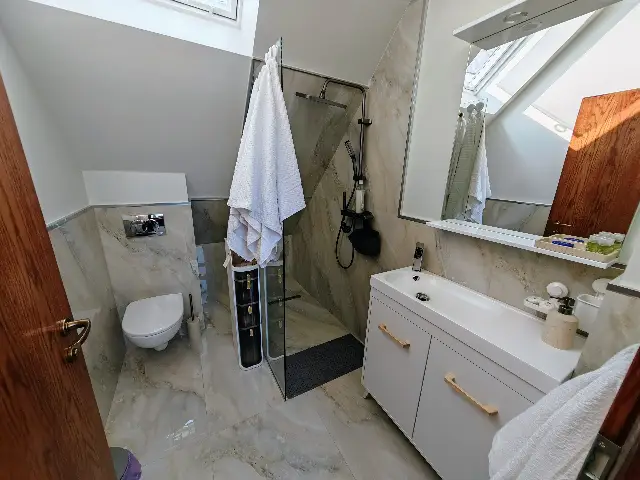 CASA DE SUB MĂGURĂ cameră Cameră cvadruplă cladire B
