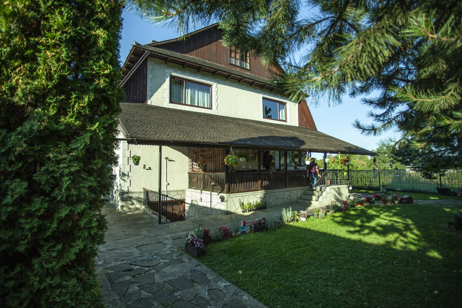 CASA DINTRE PINI
