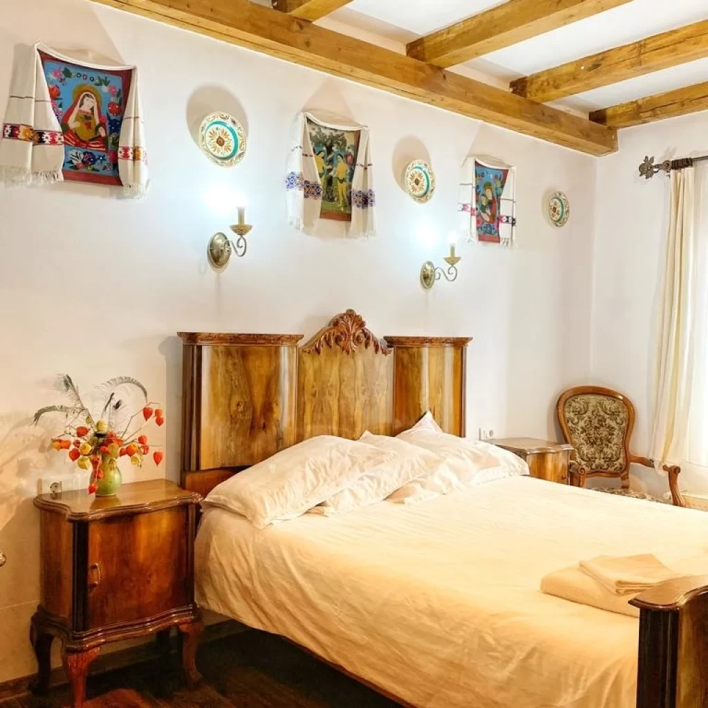 CASA TRADIŢIILOR exterior