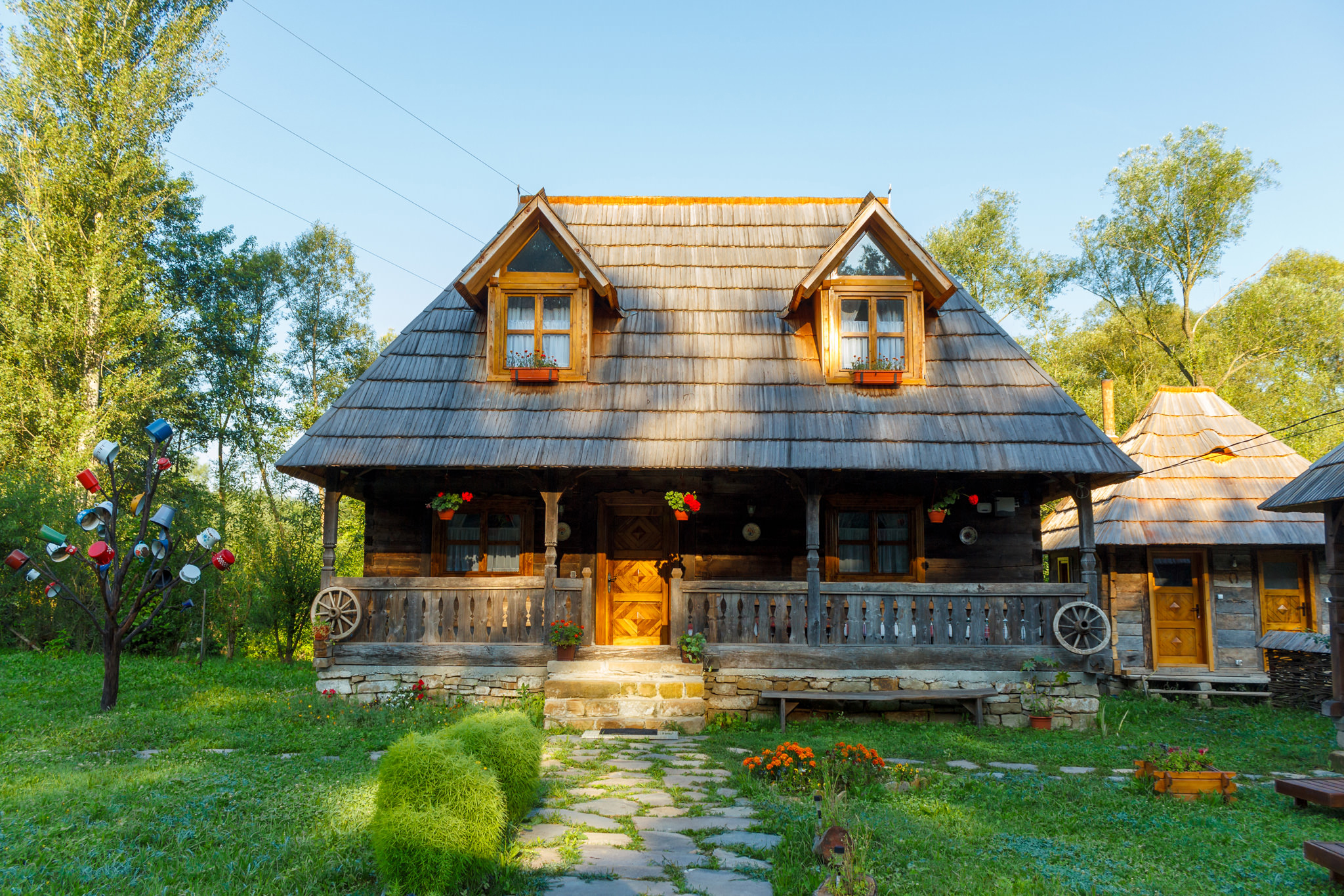 Cazare CĂSUŢA DIN SCOBAI în Vadu Izei, MARAMUREŞ
