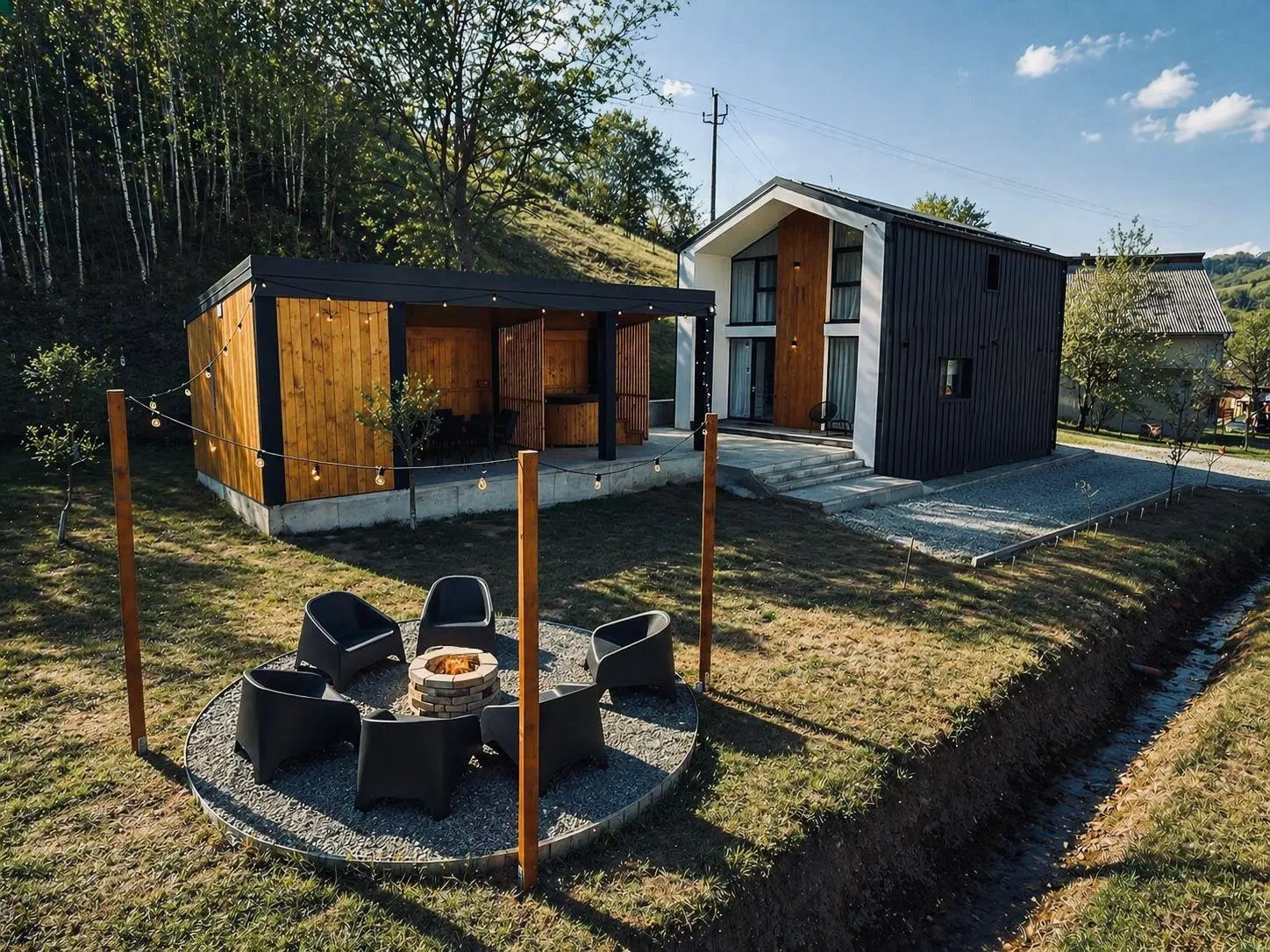 COZY HILLSIDE