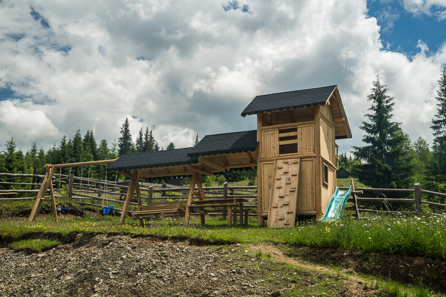 CRĂIASA CODRILOR exterior