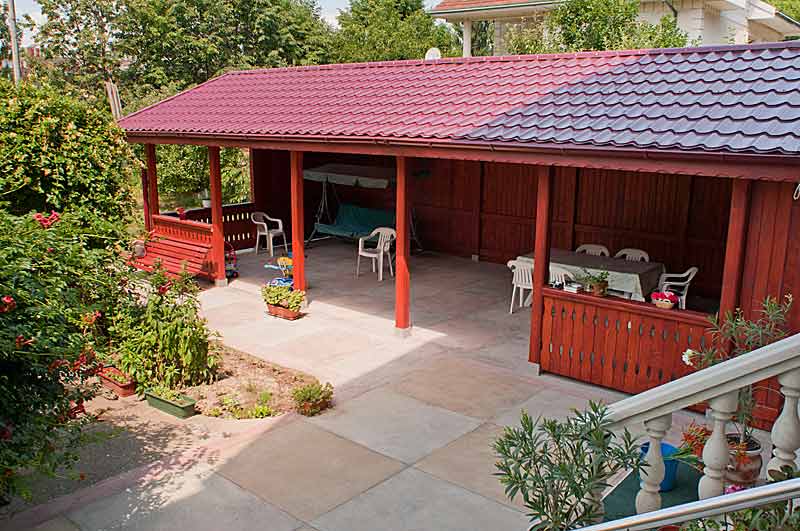 CRISTIAN exterior