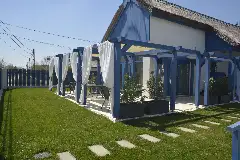 DÉJÀ BLUE exterior