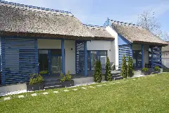 DÉJÀ BLUE exterior