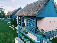 DÉJÀ BLUE exterior