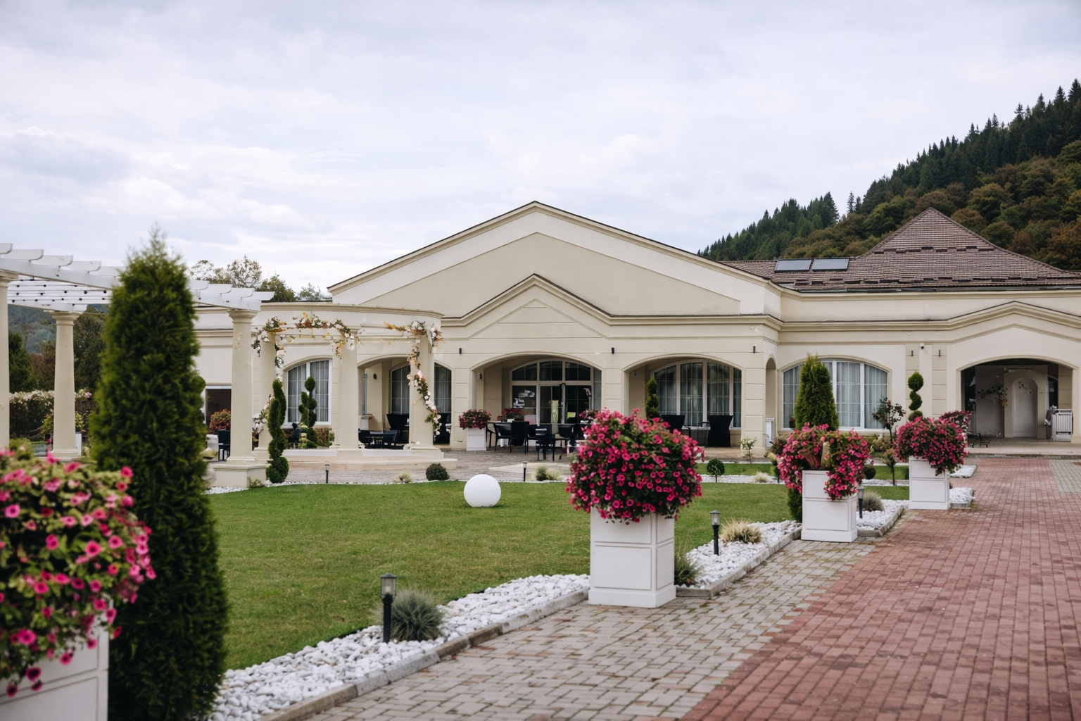 GRĂDINA MARIAJELOR
