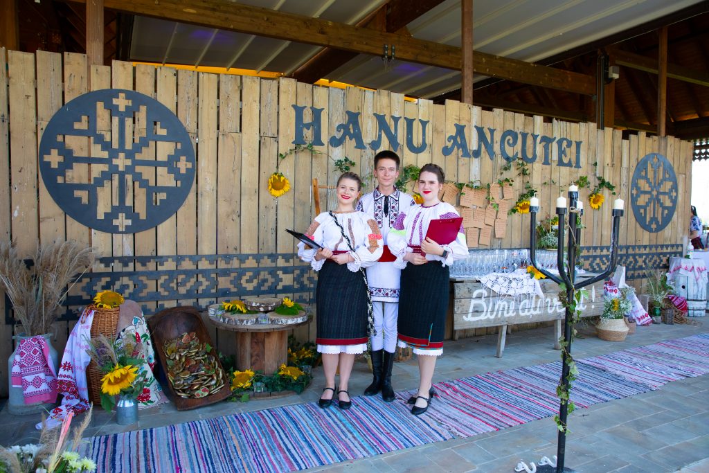 HANUL ANCUŢEI exterior