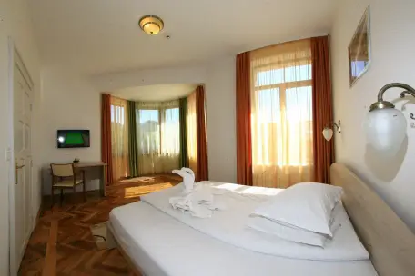 Cazare HELEN în Râşnov, BRAŞOV - helen-oras-rasnov