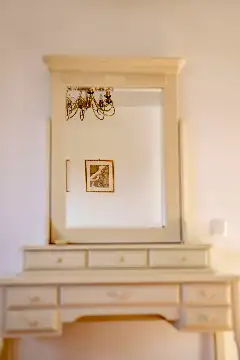 HIDDEN HILLS interior