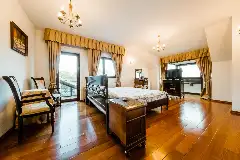 HIDDEN HILLS interior