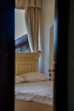 HIDDEN HILLS interior