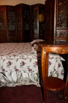 HIDDEN HILLS interior