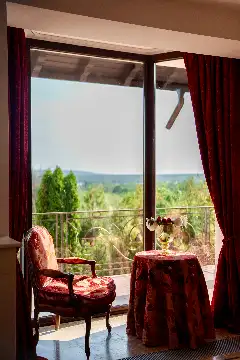 HIDDEN HILLS interior