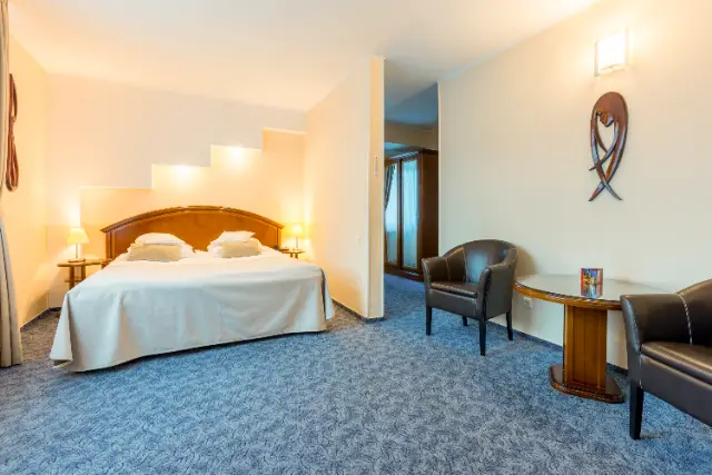 HOTEL AMBIENT cameră Camere Duble / Twin Confort 3* fara lift si acces la Spa