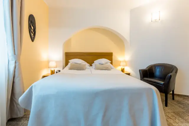 HOTEL AMBIENT cameră Camere Duble / Twin Confort 3* fara lift si acces la Spa