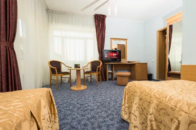 HOTEL AMBIENT cameră Camere Duble / Twin Confort 3* fara lift si acces la Spa