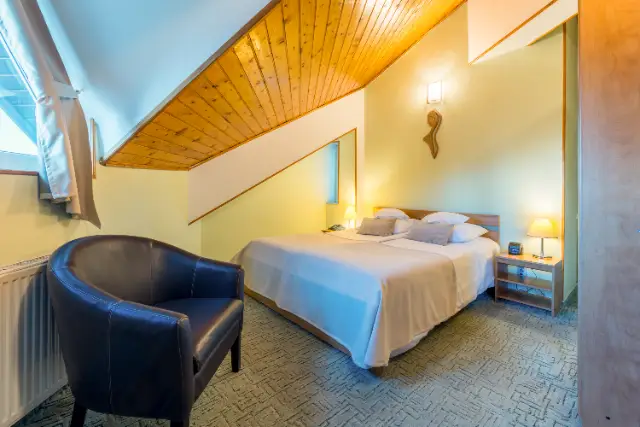 HOTEL AMBIENT cameră Camere Duble / Twin Confort 3* fara lift si acces la Spa