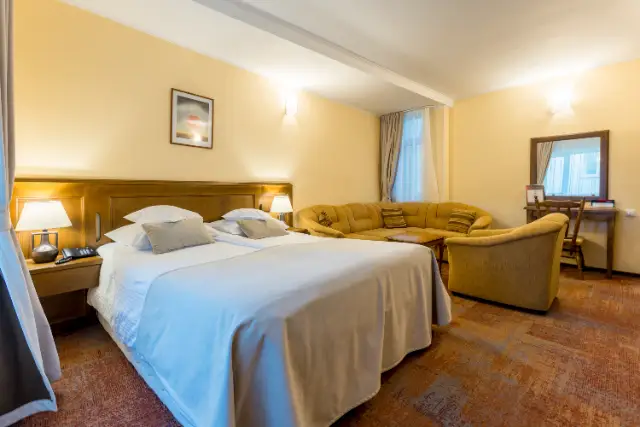 HOTEL AMBIENT cameră Camere Duble / Twin Confort 3* fara lift si acces la Spa