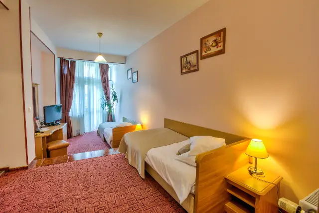 HOTEL AMBIENT cameră Camere Duble / Twin Confort 3* fara lift si acces la Spa