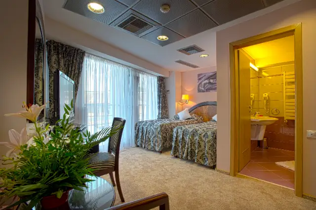 HOTEL AMBIENT cameră Camere Duble / Twin Deluxe 4*