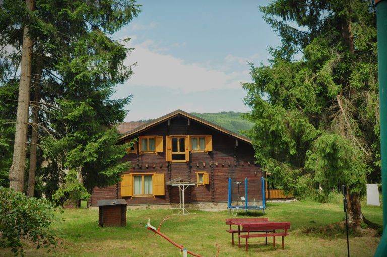Cazare LA BARONESSE în Ortoaia, SUCEAVA