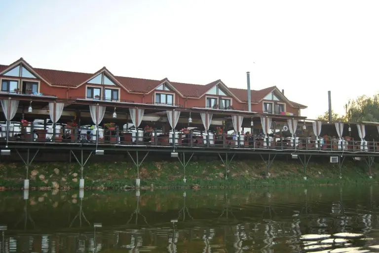 Cazare LACUL RACILOR 2 în 23 August, CONSTANŢA - lacul-racilor-2-com-23-august