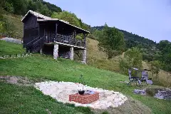 MĂGURA RUSTIC TINY HOUSE exterior